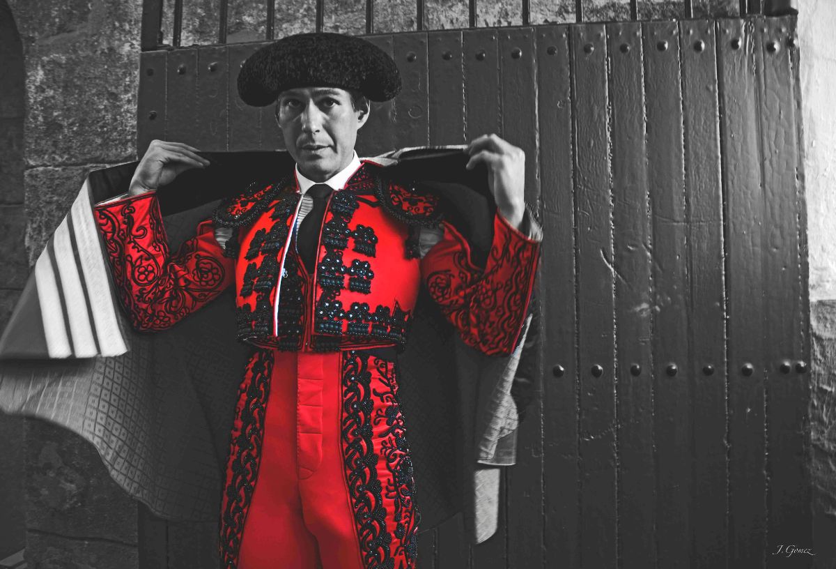 Banderillero in Red